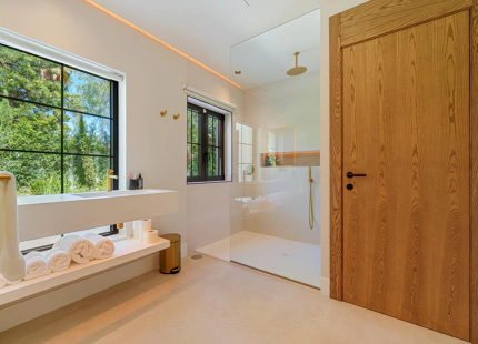 EXCEPCIONAL VILLA DE LUJO DE UNA SOLA PLANTA EN PUERTO BANÚS, MARBELLA