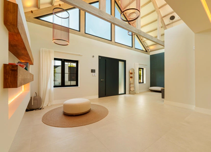 EXCEPCIONAL VILLA DE LUJO DE UNA SOLA PLANTA EN PUERTO BANÚS, MARBELLA