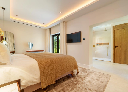 EXCEPCIONAL VILLA DE LUJO DE UNA SOLA PLANTA EN PUERTO BANÚS, MARBELLA