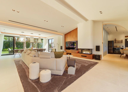 EXCEPCIONAL VILLA DE LUJO DE UNA SOLA PLANTA EN PUERTO BANÚS, MARBELLA