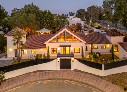 EXCEPCIONAL VILLA DE LUJO DE UNA SOLA PLANTA EN PUERTO BANÚS, MARBELLA