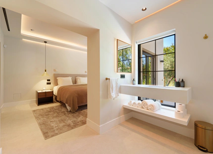 EXCEPCIONAL VILLA DE LUJO DE UNA SOLA PLANTA EN PUERTO BANÚS, MARBELLA