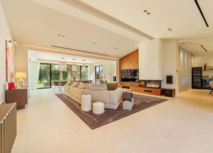 EXCEPCIONAL VILLA DE LUJO DE UNA SOLA PLANTA EN PUERTO BANÚS, MARBELLA