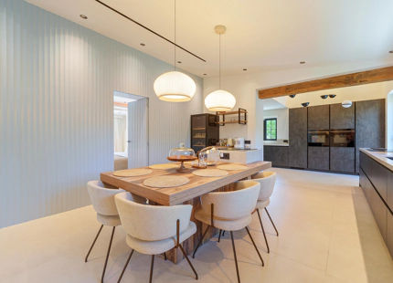 EXCEPCIONAL VILLA DE LUJO DE UNA SOLA PLANTA EN PUERTO BANÚS, MARBELLA