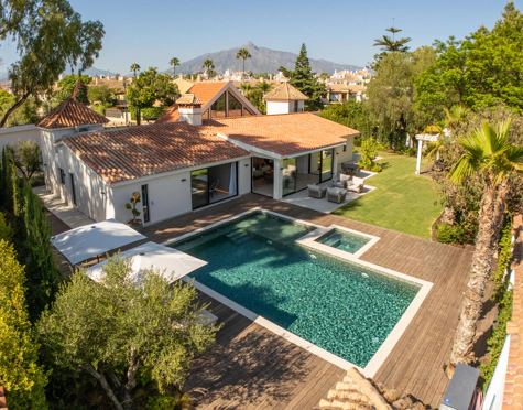 EXCEPTIONAL ONE-LEVEL LUXURY VILLA IN PUERTO BANÚS, MARBELLA