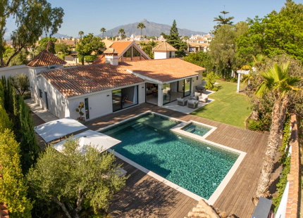 EXCEPCIONAL VILLA DE LUJO DE UNA SOLA PLANTA EN PUERTO BANÚS, MARBELLA