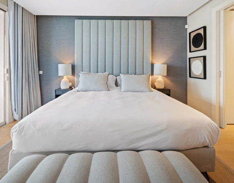 ELEGANT 3-BEDROOM APARTMENT WITH TWO PRIVATE TERRACES IN PUENTE ROMANO RESORT, MARBELLA