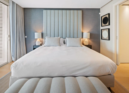 ELEGANTE APARTAMENTO DE 3 DORMITORIOS CON DOS TERRAZAS PRIVADAS EN PUENTE ROMANO RESORT, MARBELLA