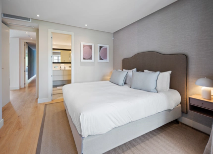 ELEGANTE APARTAMENTO DE 3 DORMITORIOS CON DOS TERRAZAS PRIVADAS EN PUENTE ROMANO RESORT, MARBELLA