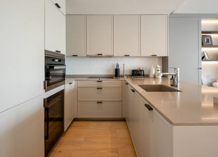 ELEGANTE APARTAMENTO DE 3 DORMITORIOS CON DOS TERRAZAS PRIVADAS EN PUENTE ROMANO RESORT, MARBELLA