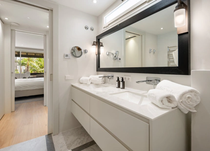 ELEGANTE APARTAMENTO DE 3 DORMITORIOS CON DOS TERRAZAS PRIVADAS EN PUENTE ROMANO RESORT, MARBELLA