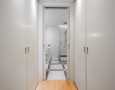 ELEGANT 3-BEDROOM APARTMENT WITH TWO PRIVATE TERRACES IN PUENTE ROMANO RESORT, MARBELLA