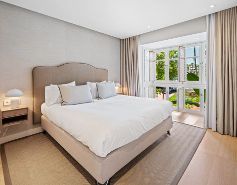 ELEGANT 3-BEDROOM APARTMENT WITH TWO PRIVATE TERRACES IN PUENTE ROMANO RESORT, MARBELLA