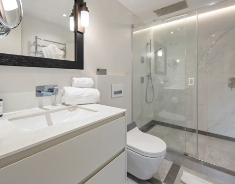 ELEGANT 3-BEDROOM APARTMENT WITH TWO PRIVATE TERRACES IN PUENTE ROMANO RESORT, MARBELLA