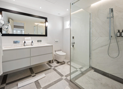 ELEGANTE APARTAMENTO DE 3 DORMITORIOS CON DOS TERRAZAS PRIVADAS EN PUENTE ROMANO RESORT, MARBELLA