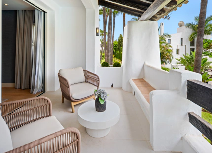 ELEGANTE APARTAMENTO DE 3 DORMITORIOS CON DOS TERRAZAS PRIVADAS EN PUENTE ROMANO RESORT, MARBELLA