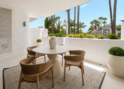 ELEGANTE APARTAMENTO DE 3 DORMITORIOS CON DOS TERRAZAS PRIVADAS EN PUENTE ROMANO RESORT, MARBELLA