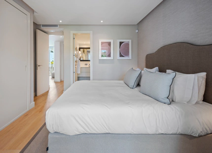 ELEGANTE APARTAMENTO DE 3 DORMITORIOS CON DOS TERRAZAS PRIVADAS EN PUENTE ROMANO RESORT, MARBELLA