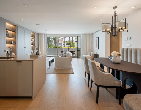 ELEGANT 3-BEDROOM APARTMENT WITH TWO PRIVATE TERRACES IN PUENTE ROMANO RESORT, MARBELLA