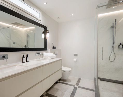 ELEGANT 3-BEDROOM APARTMENT WITH TWO PRIVATE TERRACES IN PUENTE ROMANO RESORT, MARBELLA