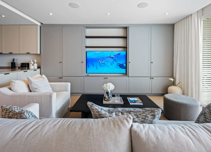 ELEGANTE APARTAMENTO DE 3 DORMITORIOS CON DOS TERRAZAS PRIVADAS EN PUENTE ROMANO RESORT, MARBELLA