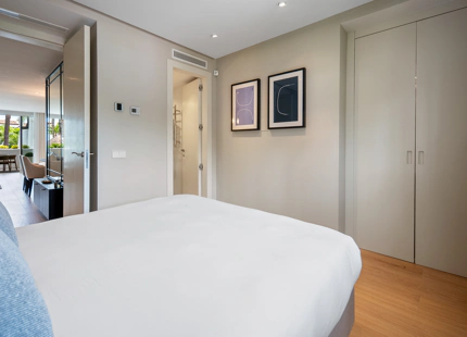 ELEGANTE APARTAMENTO DE 3 DORMITORIOS CON DOS TERRAZAS PRIVADAS EN PUENTE ROMANO RESORT, MARBELLA