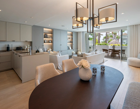 ELEGANT 3-BEDROOM APARTMENT WITH TWO PRIVATE TERRACES IN PUENTE ROMANO RESORT, MARBELLA