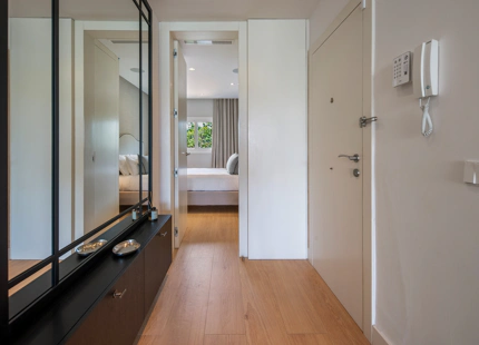 ELEGANTE APARTAMENTO DE 3 DORMITORIOS CON DOS TERRAZAS PRIVADAS EN PUENTE ROMANO RESORT, MARBELLA