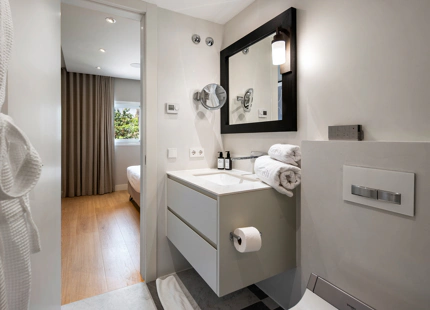 ELEGANTE APARTAMENTO DE 3 DORMITORIOS CON DOS TERRAZAS PRIVADAS EN PUENTE ROMANO RESORT, MARBELLA