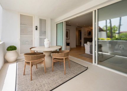 ELEGANTE APARTAMENTO DE 3 DORMITORIOS CON DOS TERRAZAS PRIVADAS EN PUENTE ROMANO RESORT, MARBELLA