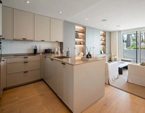 ELEGANT 3-BEDROOM APARTMENT WITH TWO PRIVATE TERRACES IN PUENTE ROMANO RESORT, MARBELLA