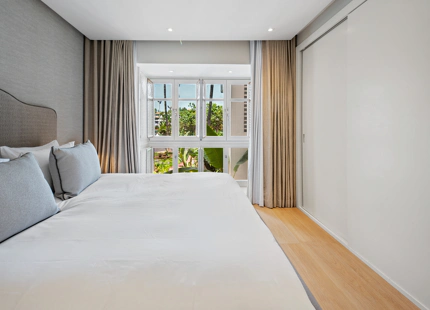 ELEGANTE APARTAMENTO DE 3 DORMITORIOS CON DOS TERRAZAS PRIVADAS EN PUENTE ROMANO RESORT, MARBELLA
