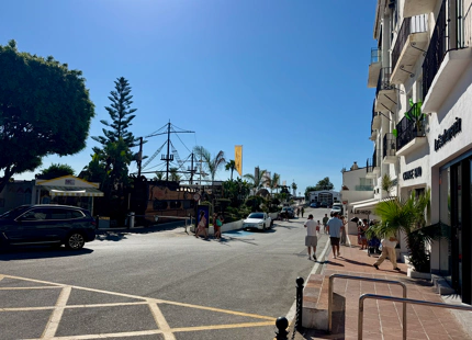 BEACHFRONT INVESTMENT OPPORTUNITY IN THE HEART OF PUERTO BANÚS