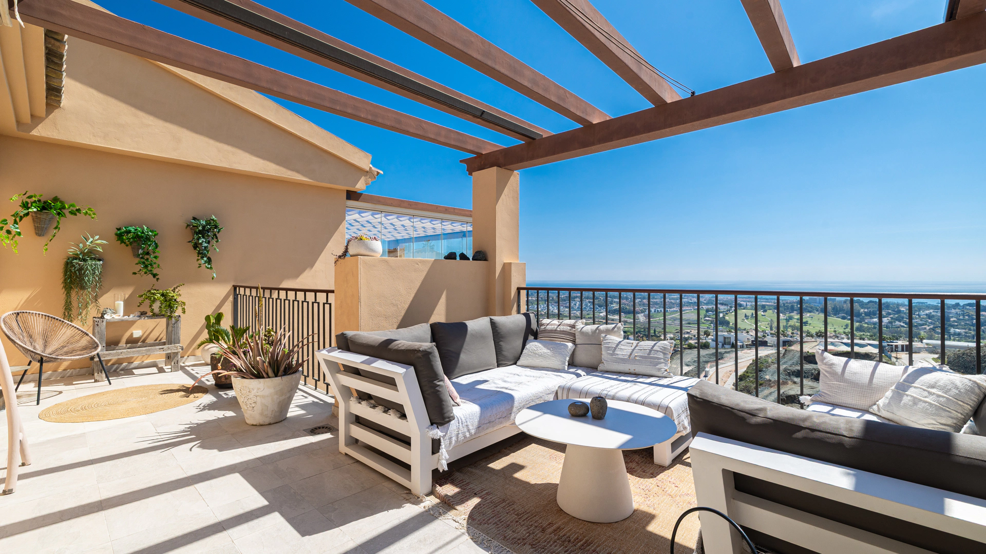 Penthouse for sale in Benahavis