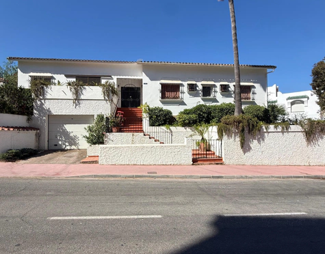 PRIME RENOVATION OPPORTUNITY IN NUEVA ANDALUCÍA