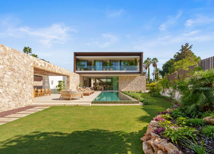 LUXURY CONTEMPORARY VILLA IN MARBELLA GOLDEN MILE