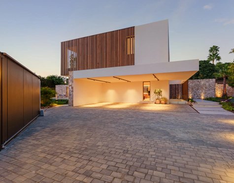LUXURY CONTEMPORARY VILLA IN MARBELLA GOLDEN MILE
