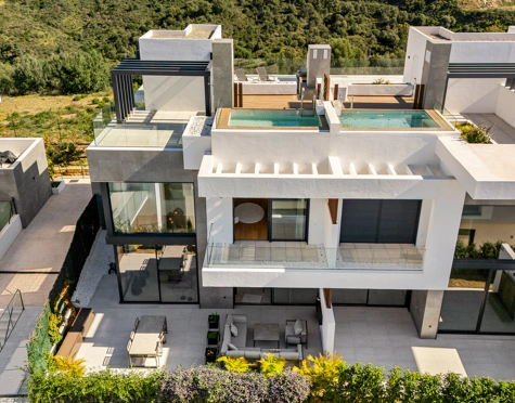 CONTEMPORARY SEA VIEW VILLA IN RIO REAL