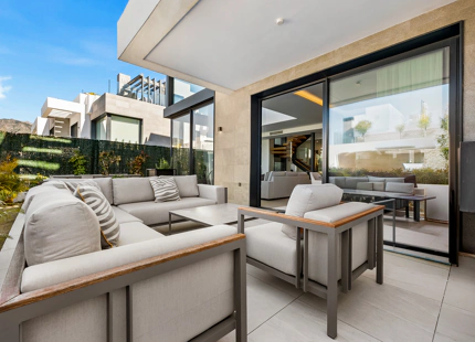 CONTEMPORARY SEA VIEW VILLA IN RIO REAL
