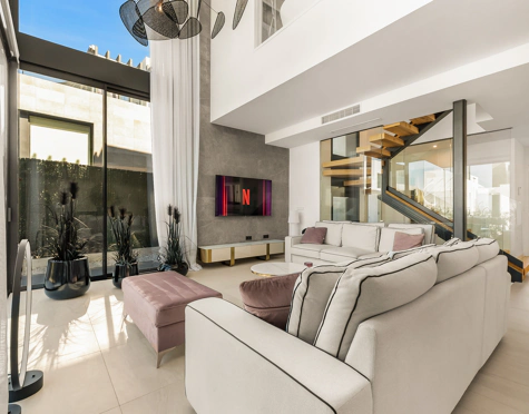 CONTEMPORARY SEA VIEW VILLA IN RIO REAL