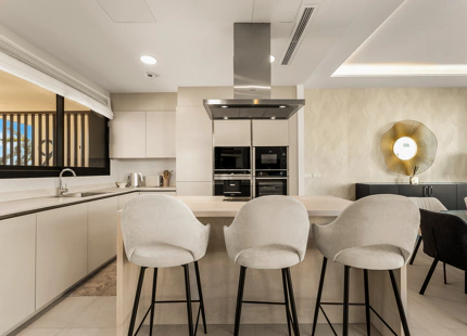 CONTEMPORARY SEA VIEW VILLA IN RIO REAL