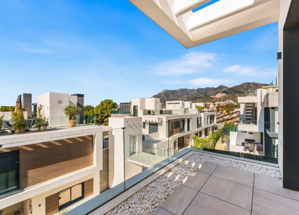 CONTEMPORARY SEA VIEW VILLA IN RIO REAL