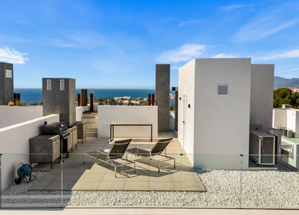 CONTEMPORARY SEA VIEW VILLA IN RIO REAL