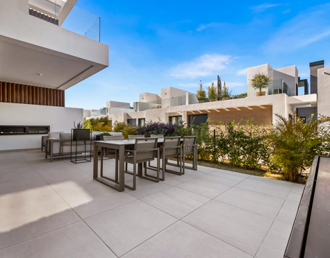 CONTEMPORARY SEA VIEW VILLA IN RIO REAL
