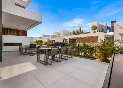 CONTEMPORARY SEA VIEW VILLA IN RIO REAL