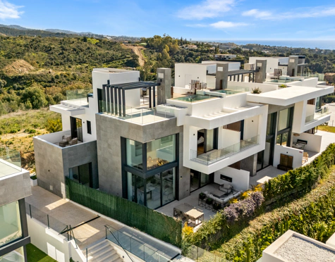 CONTEMPORARY SEA VIEW VILLA IN RIO REAL