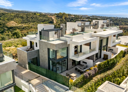 CONTEMPORARY SEA VIEW VILLA IN RIO REAL