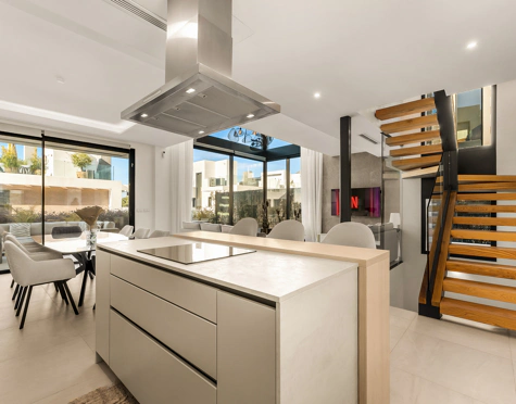 CONTEMPORARY SEA VIEW VILLA IN RIO REAL