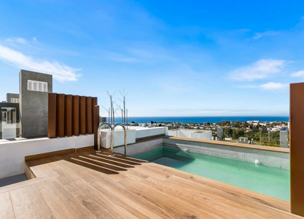 CONTEMPORARY SEA VIEW VILLA IN RIO REAL