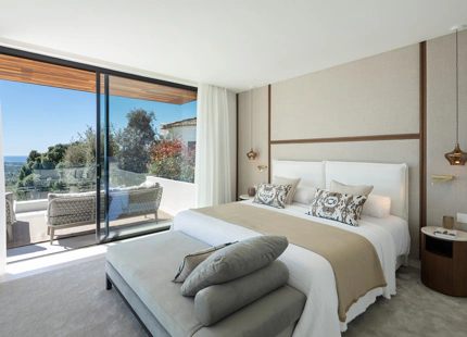 CONTEMPORARY SEA VIEW VILLA IN LA QUINTA